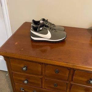 Nike shoes size 6